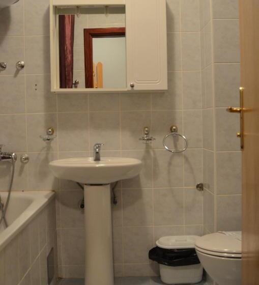 اتاق استاندارد یک نفره, Dva Javora