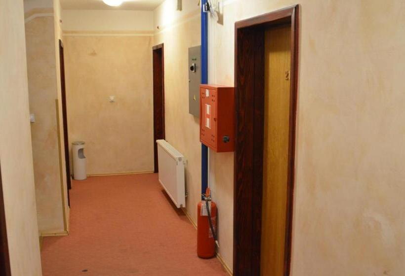 اتاق استاندارد یک نفره, Dva Javora