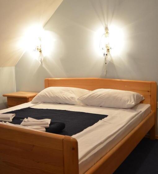 اتاق استاندارد یک نفره, Dva Javora