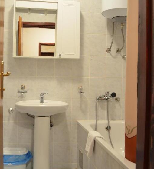 اتاق لوکس, Dva Javora