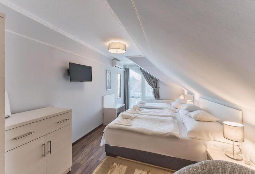 스탠다드 트리플 발코니 룸, Tokajer Wellness Panzió