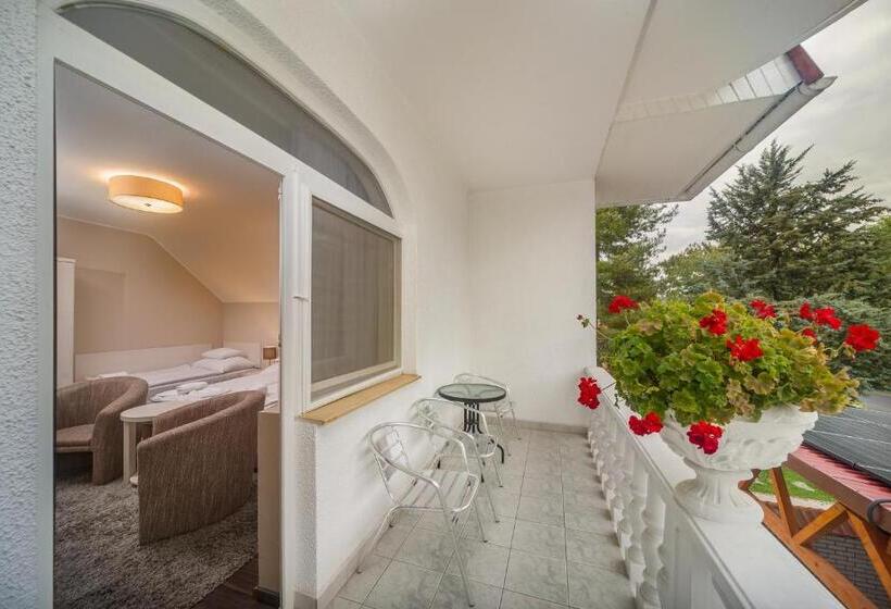 스탠다드 트리플 발코니 룸, Tokajer Wellness Panzió