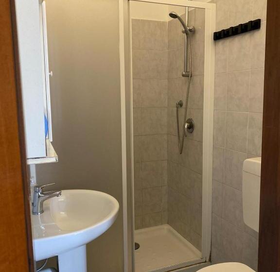 חדר סטנדרט לשלושה, Affittacamere Metro Fiera