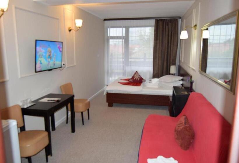 标准三人间, Pensiunea Clasic