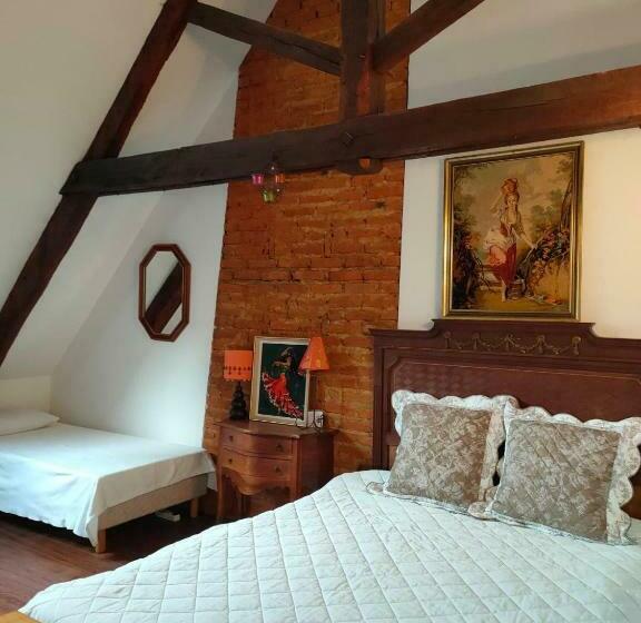 标准四人间共用浴室, Château De Sainte Colombe Sur Gand