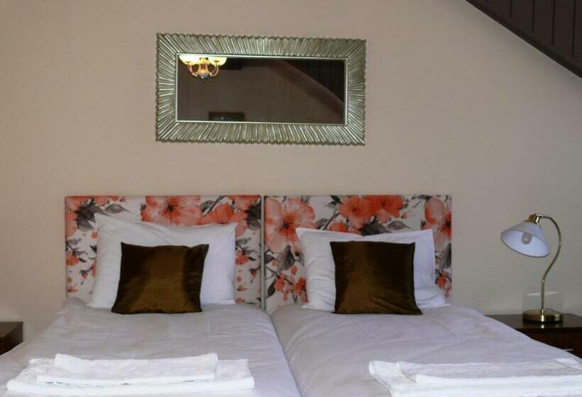 غرفة قياسية, Dwór Zbożenna