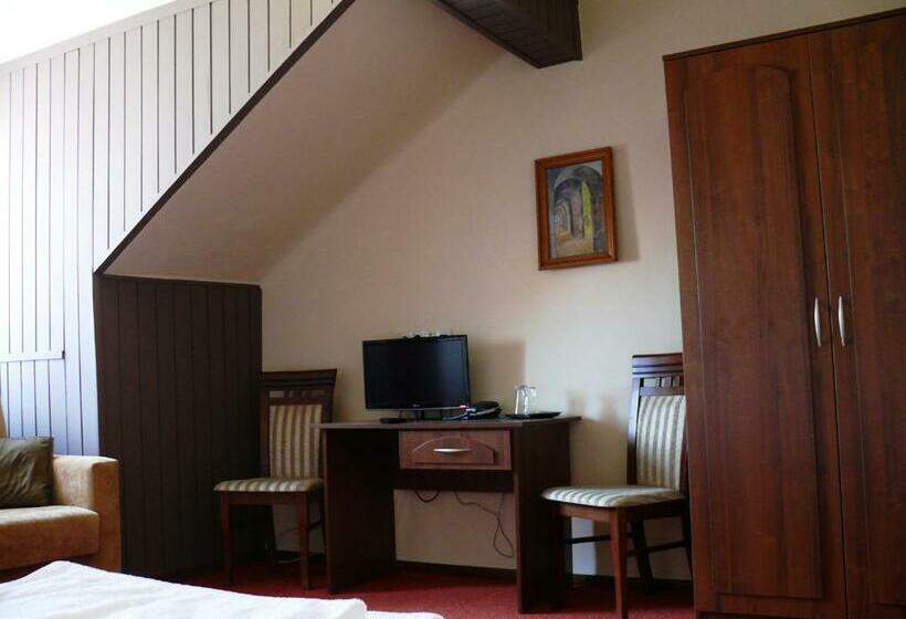 غرفة قياسية, Dwór Zbożenna