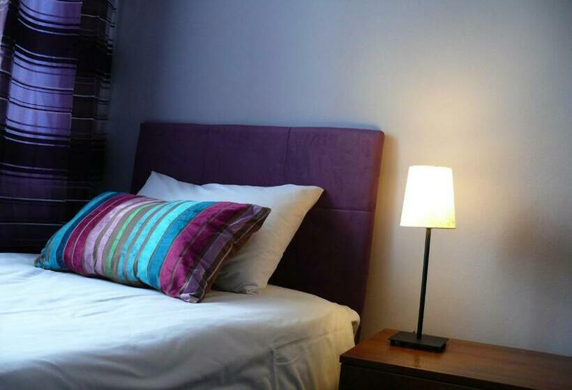 غرفة قياسية, Dwór Zbożenna