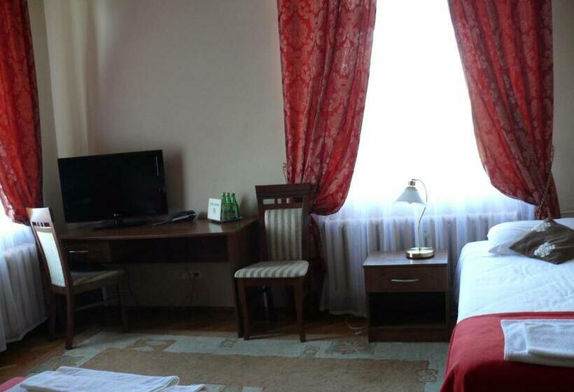 غرفة قياسية ثلاثية, Dwór Zbożenna