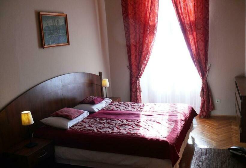 غرفة سوبيريور, Dwór Zbożenna