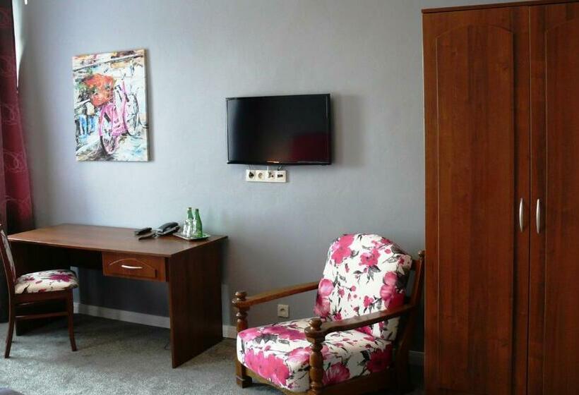 غرفة سوبيريور, Dwór Zbożenna