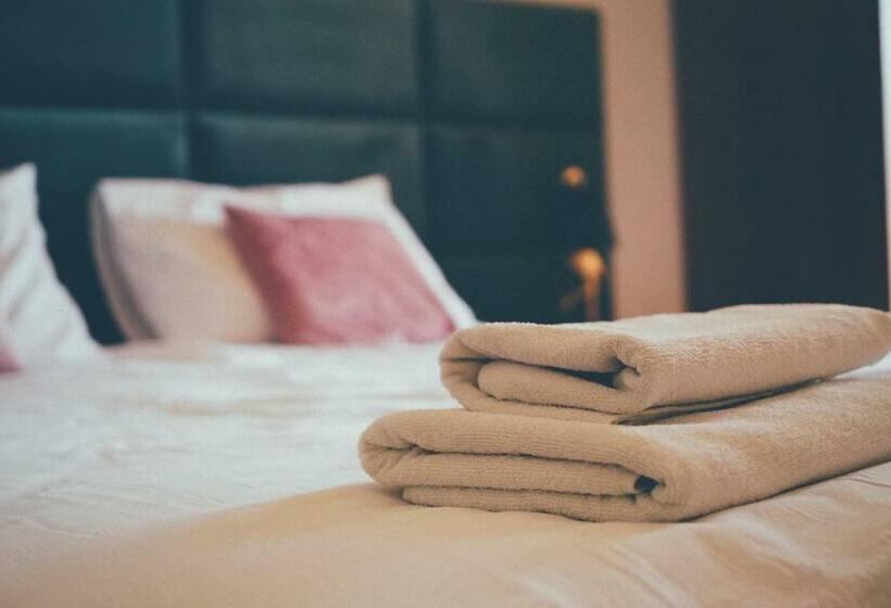 غرفة سوبيريور, Dwór Zbożenna