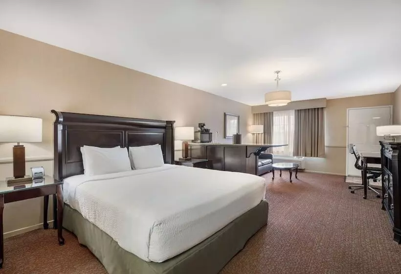 سوییت, Best Western Corona Hotel & Suites