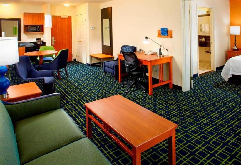 מיטת קינג בסוויטה, Fairfield Inn & Suites Phoenix Midtown