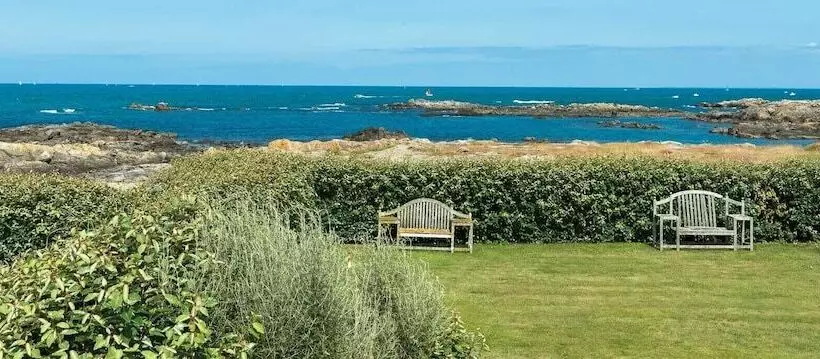 اتاق اساندارد با چشم‌انداز جانبی به دریا, Le Fort De L'océan