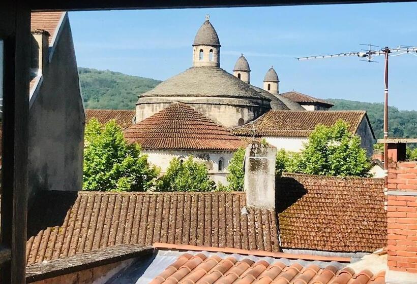 חדר קלאסי לשלושה, Le Grand Hôtel