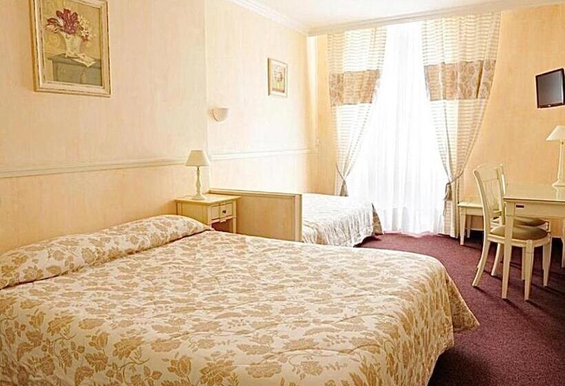 חדר קלאסי לשלושה, Le Grand Hôtel