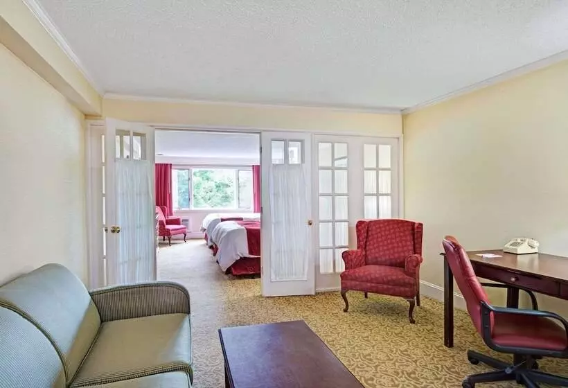 スイート, Ramada By Wyndham Seekonk Providence Area