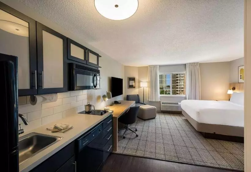 スーペリアスタジオ, Sonesta Simply Suites Jersey City