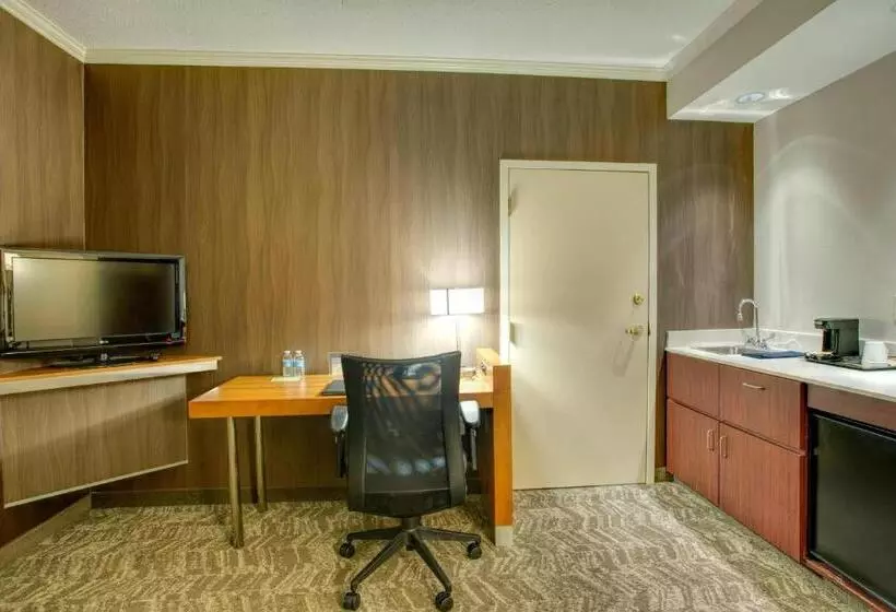 キングサイズベッドのスイートルーム, Springhill Suites By Marriott Lawrence Downtown