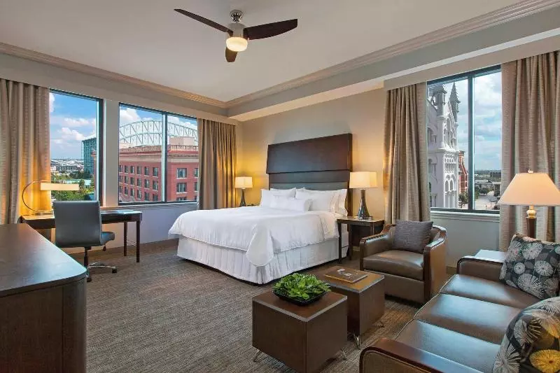 キングサイズベッドのスイートルーム, The Westin Houston Downtown