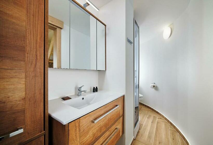 스탠다드 발코니 룸, Dymník