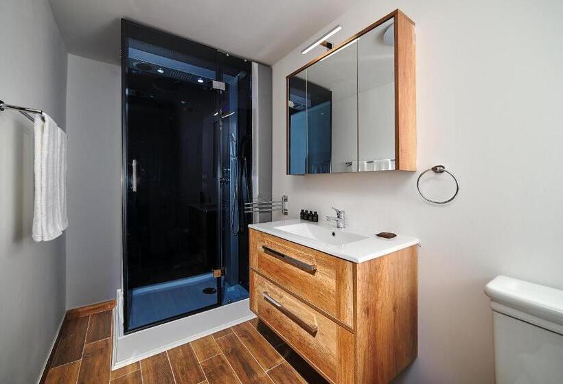 발코니가 있는 4인용 스탠다드 룸, Dymník