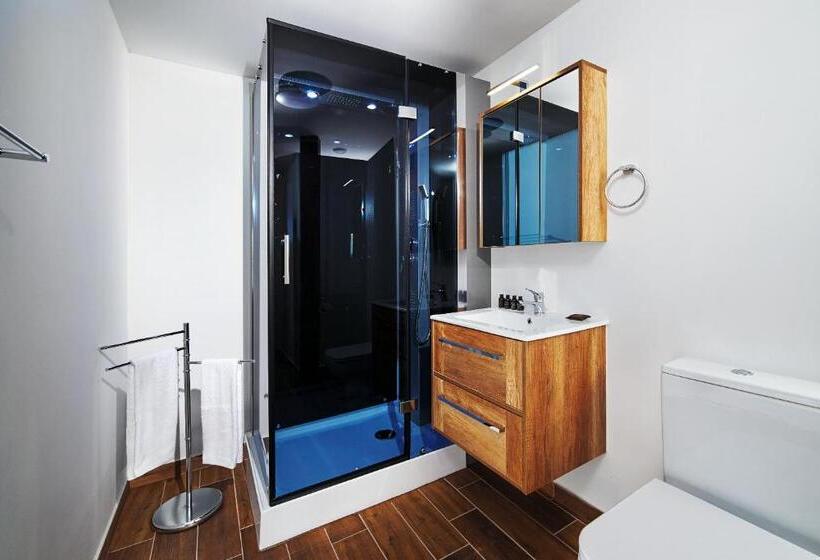 발코니가 있는 4인용 스탠다드 룸, Dymník