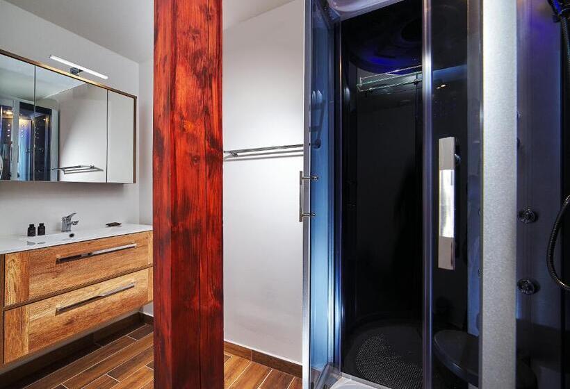 스탠다드 발코니 룸, Dymník