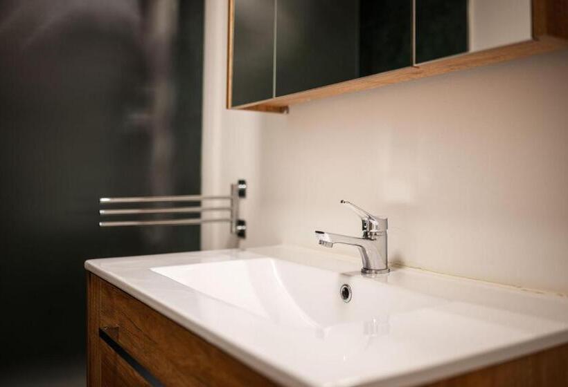 발코니가 있는 4인용 스탠다드 룸, Dymník