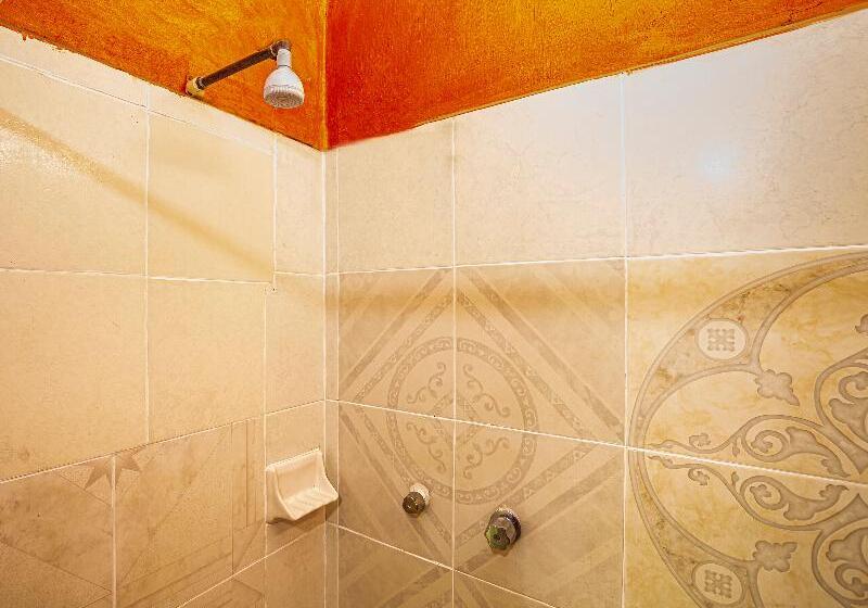 패밀리 룸, Oyo Rey David