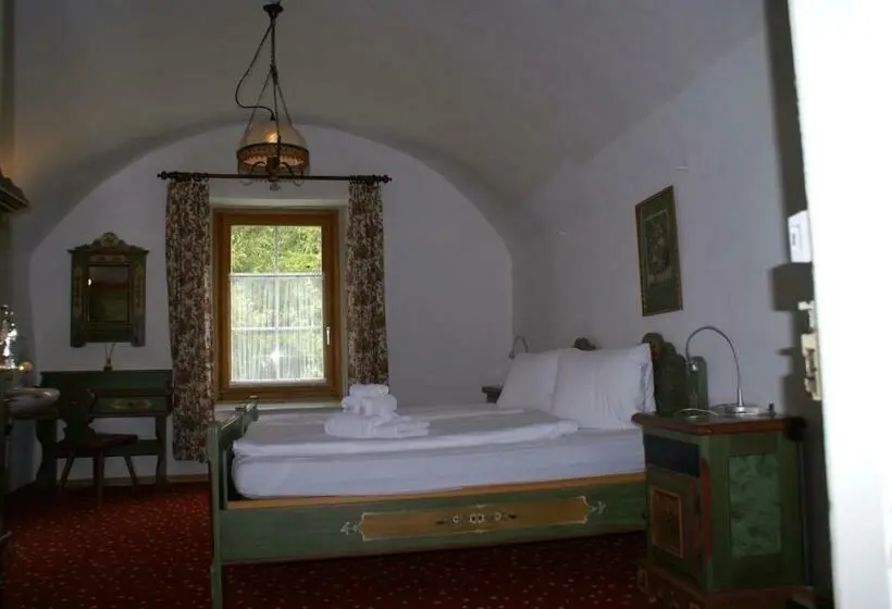 バス共有のスタンダードルーム, Historisches Hotel Piz Ela Bergün
