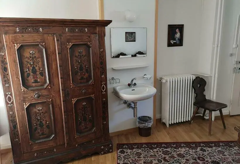 スタンダード4人部屋, Historisches Hotel Piz Ela Bergün