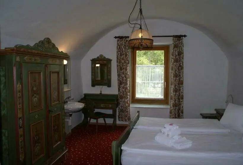 バス共有のスタンダードルーム, Historisches Hotel Piz Ela Bergün