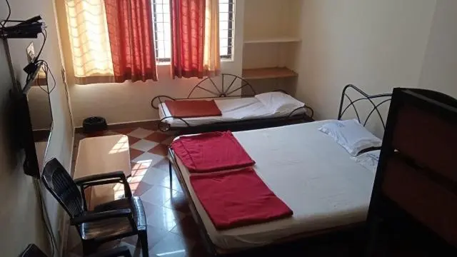 スタンダード４人部屋, Shanthi Comforts