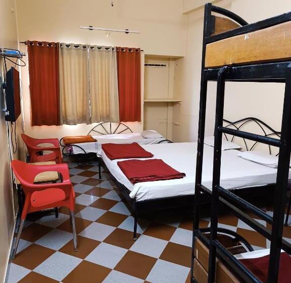 غرفة قياسية رباعية, Shanthi Comforts