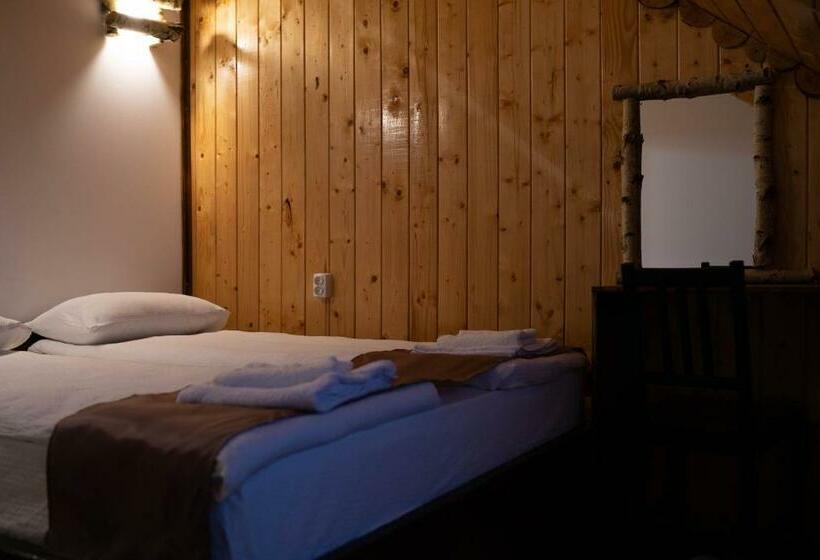 غرفة عائلية, Casa Margau