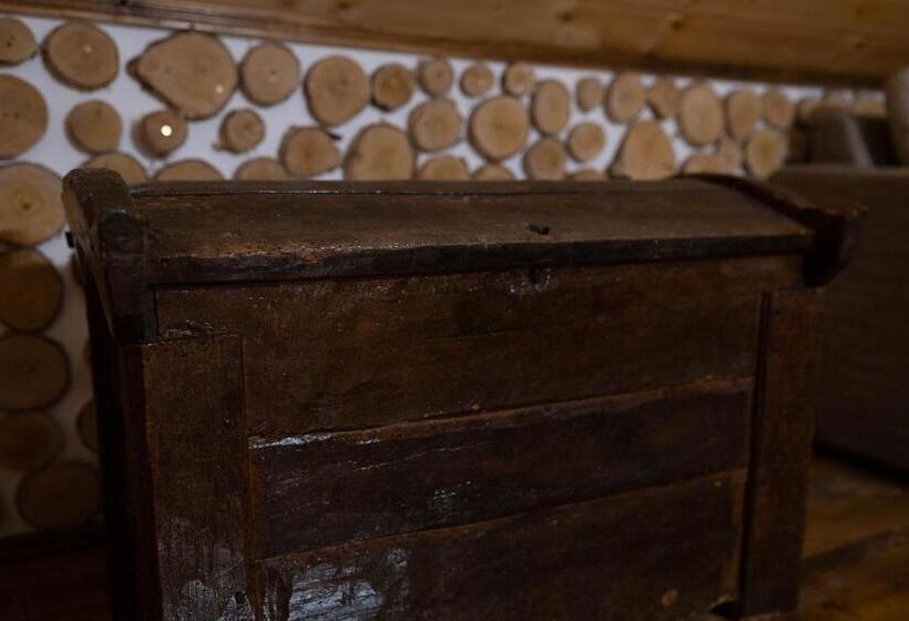 غرفة عائلية, Casa Margau