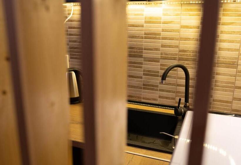 شقة غرفة واحدة, Casa Margau