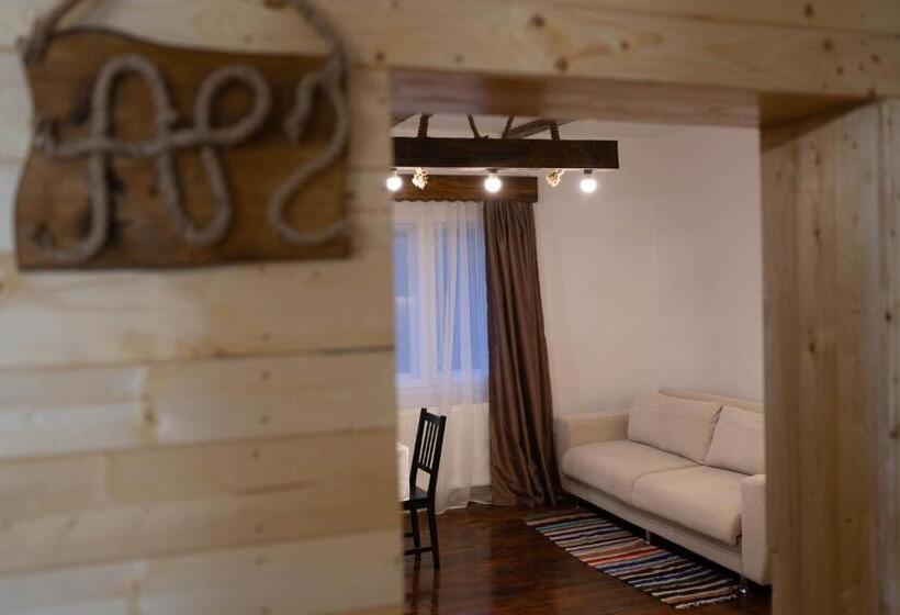 شقة غرفة واحدة, Casa Margau