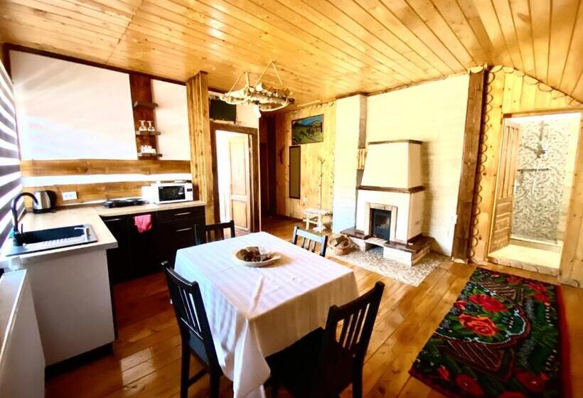 غرفة عائلية, Casa Margau