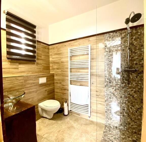 شقة غرفة واحدة, Casa Margau