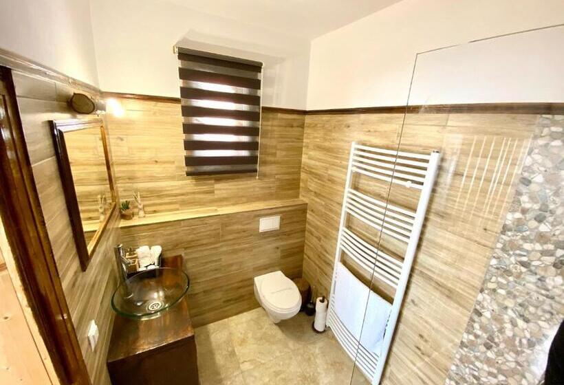 شقة غرفة واحدة, Casa Margau