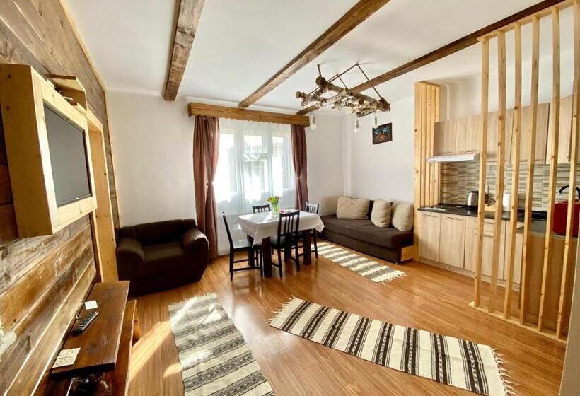 شقة غرفة واحدة, Casa Margau