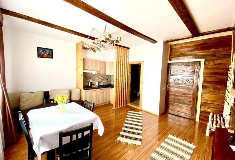 شقة غرفة واحدة, Casa Margau