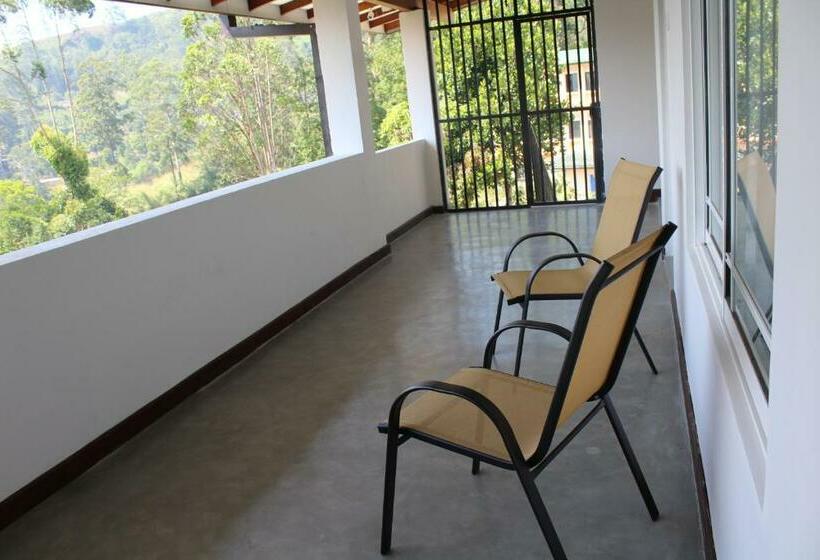 キングサイズベッドのスタンダードルーム, Pekoe Lodge