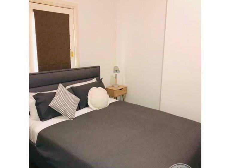 Апартаменты 1 Спальня, The Cri On Main