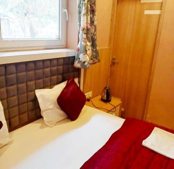 غرفة ديلوكس ثلاثية, Virat Resorts, Sariska Rajasthan