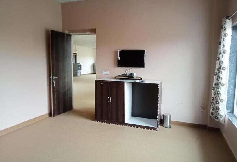 غرفة قياسية مطلّة علي حمام السباحة, Virat Resorts, Sariska Rajasthan