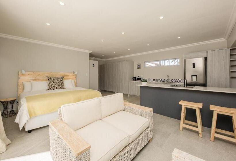 דירת חדר, The Little Palm